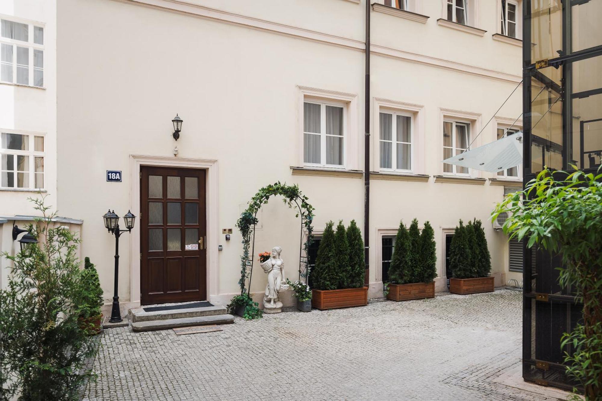 Prague Old Town Liliova Garden Hotel Екстериор снимка
